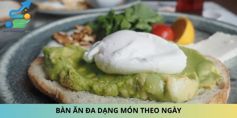Bàn ăn đa dạng món theo ngày
