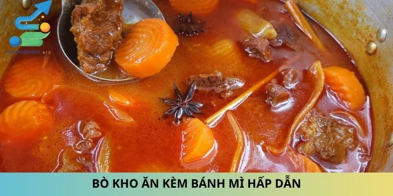 Bò kho ăn kèm bánh mì hấp dẫn